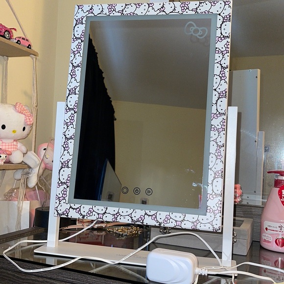 Impressions Vanity Hello Kitty Wall Decor Hello Kitty Tritone Led